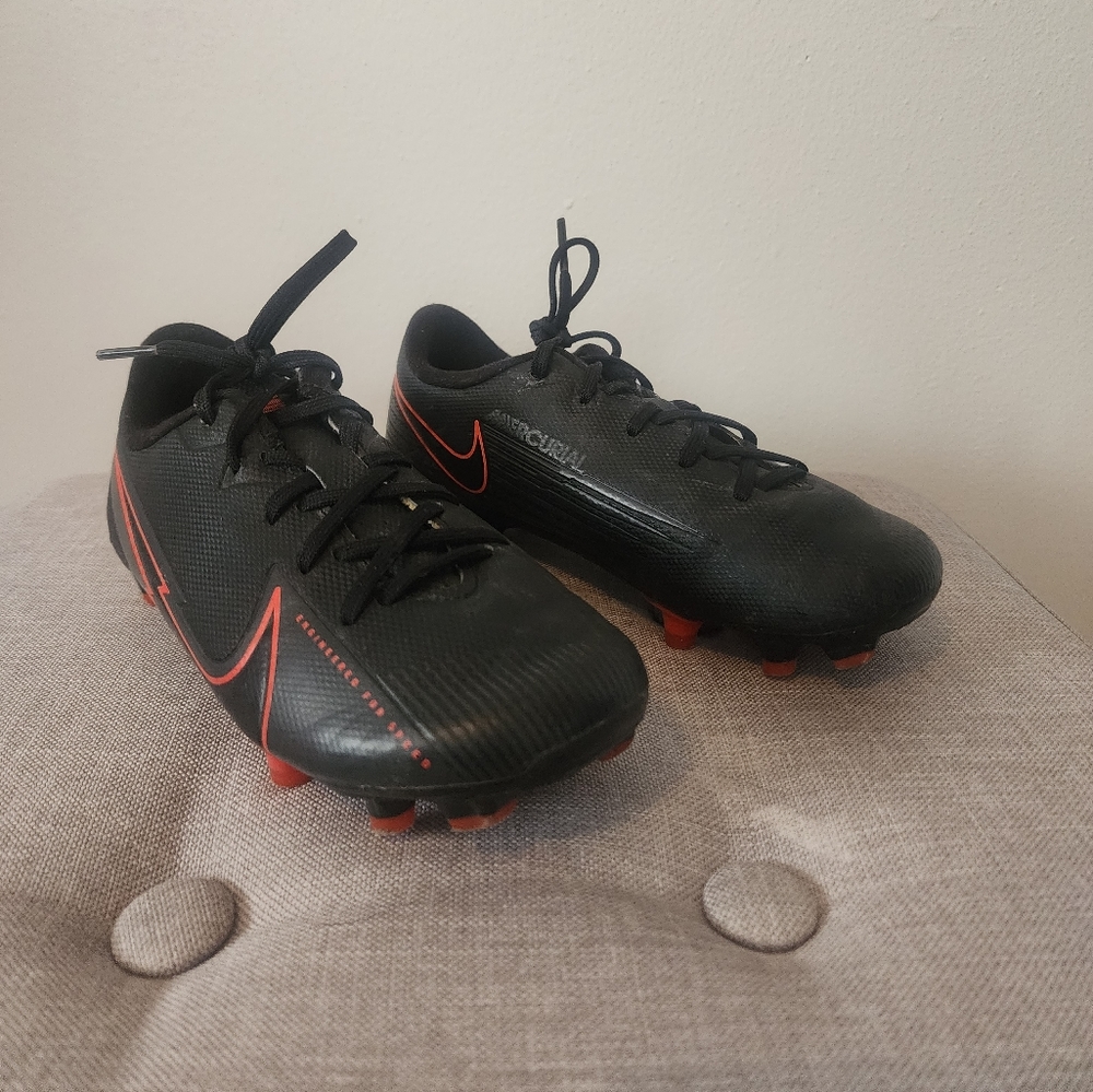 Nike soccer cleats size 11c